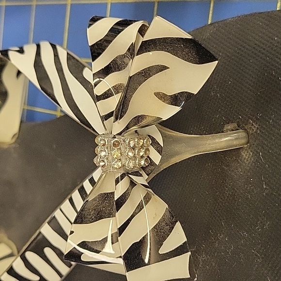 Zebra Plastic w Rhinestone Accent Black Rubber Bottom Flip Flops Sandals Size XL - Picture 3 of 7